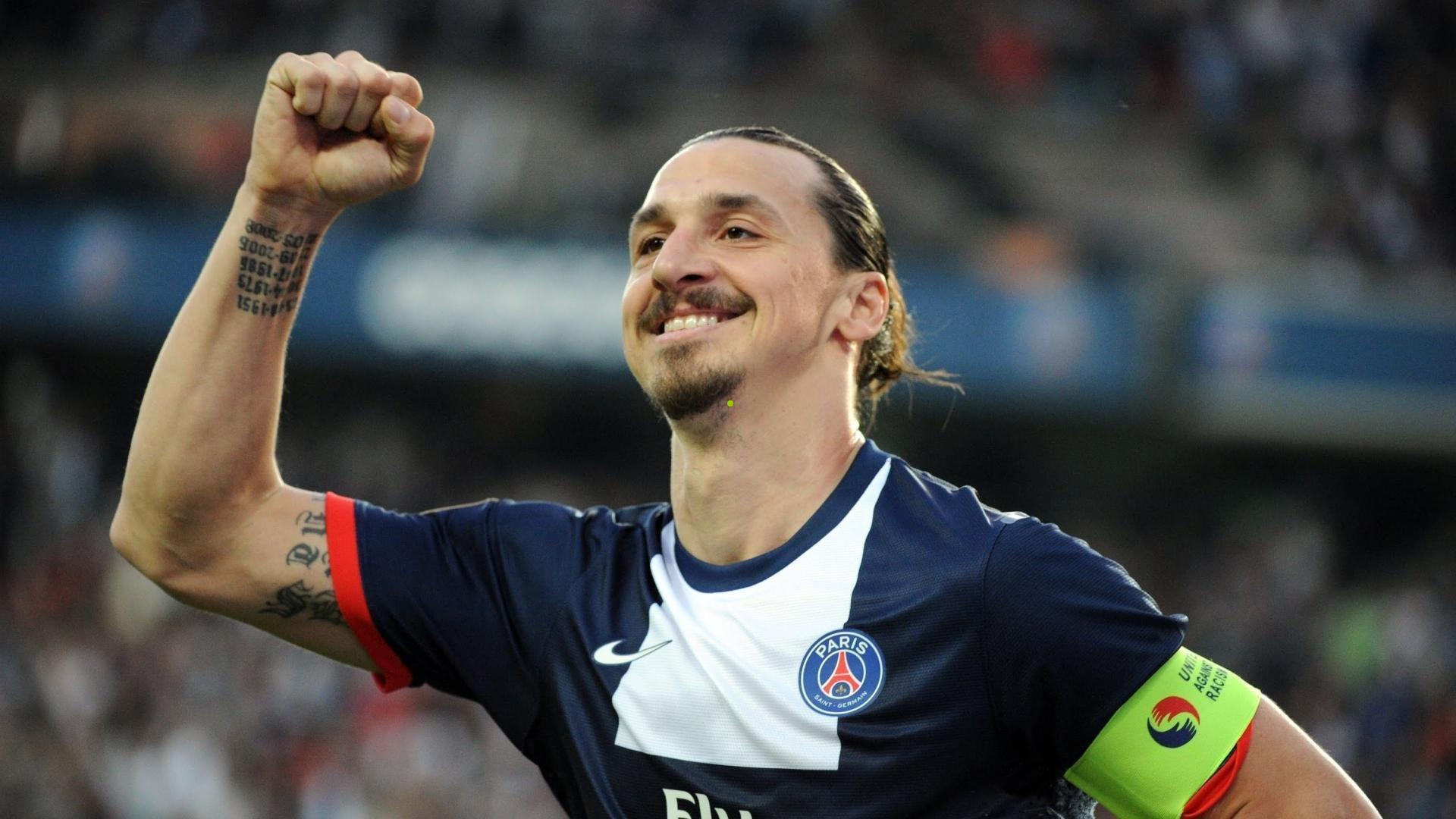 国足移师西亚开启冲刺备战 阿兰新造型显决心